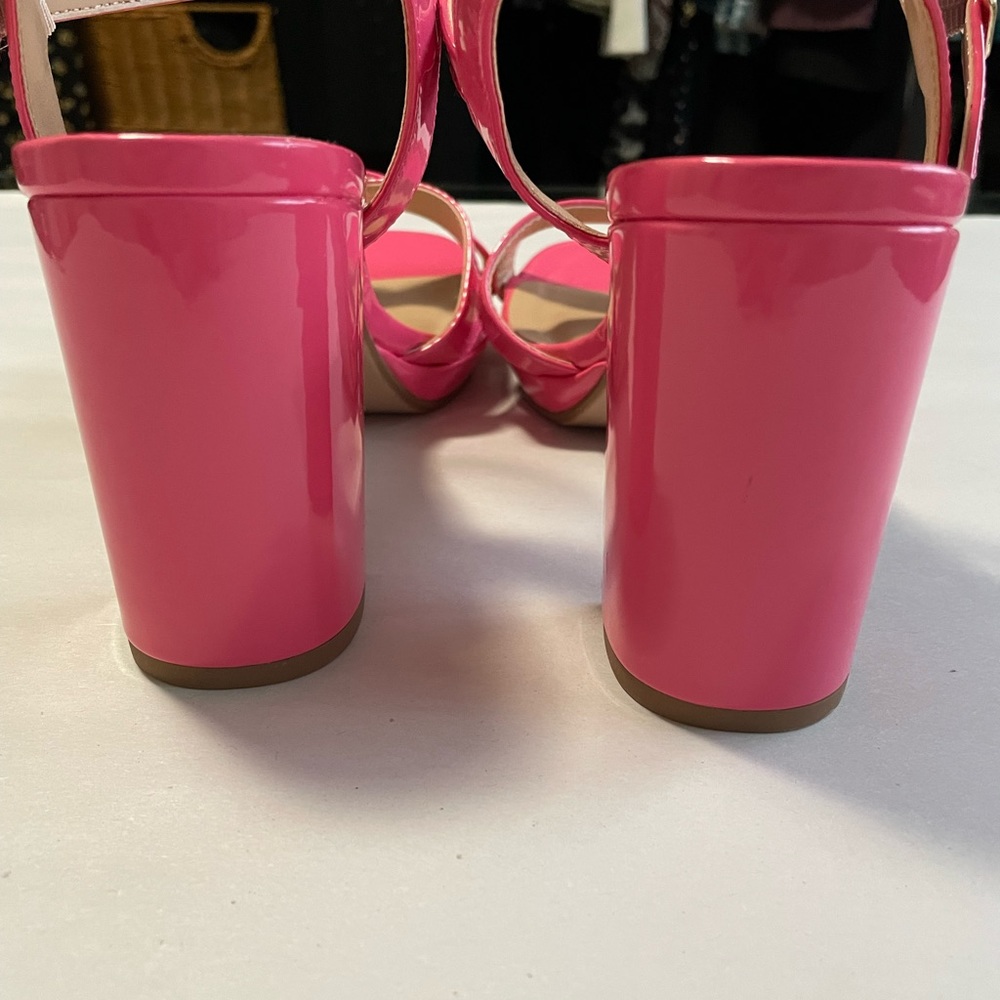 HOT PINK SHOES BLOCK HEELS ANKLE STRAP SIZE 8  PATENT LEATHER TYPE VERY PRETTY - Picture 7 of 11